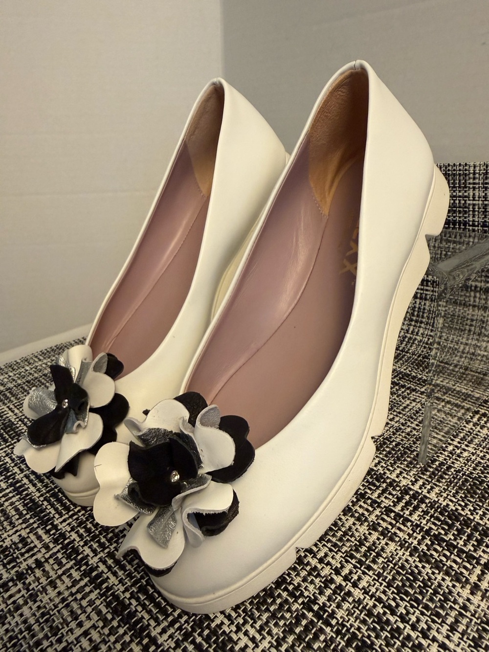 The FLEXX Elena Foulard Mix Leather Floral Ballet Flats White Size 6 NWT